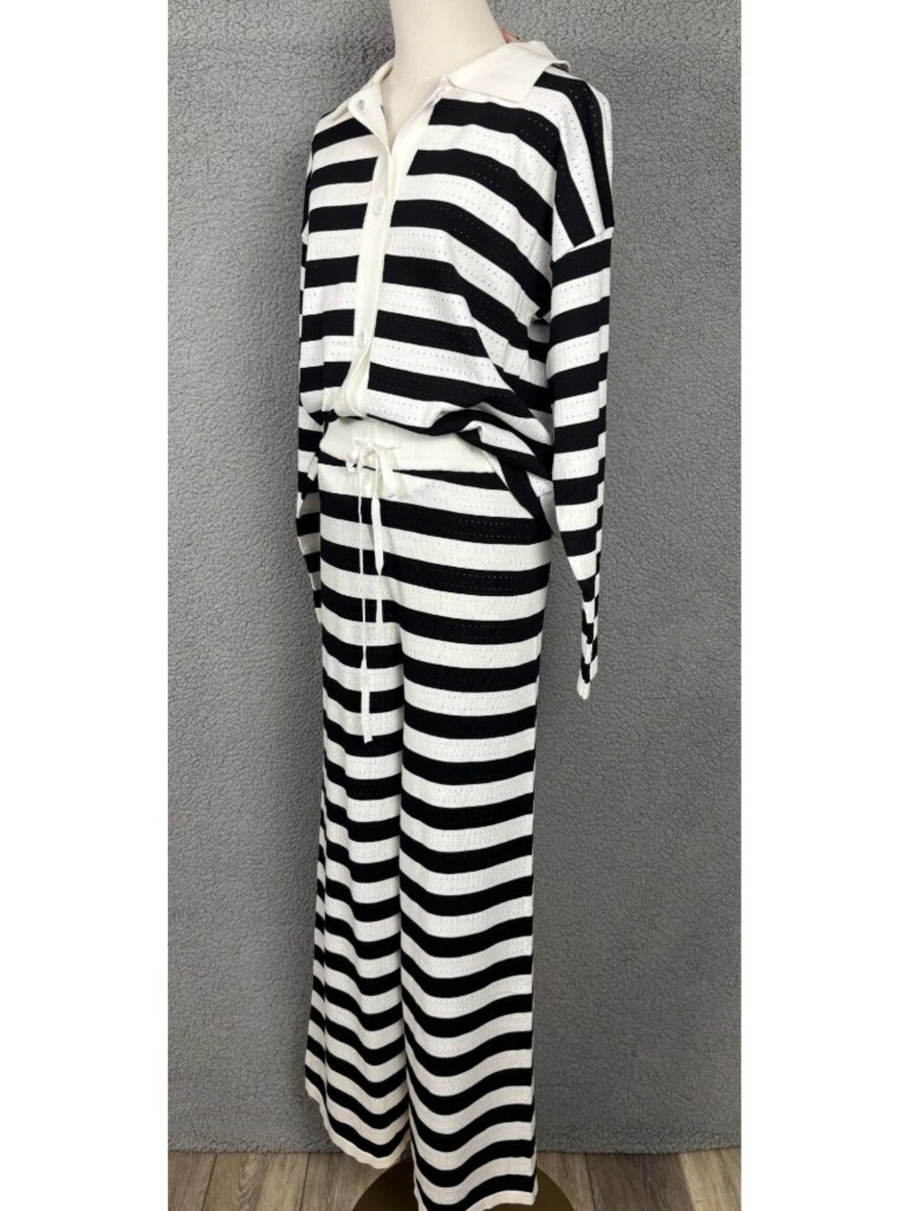 Derax Women's 2-Piece Set Striped Black & White Long Sleeve & Wide Leg Med NWT - Picture 3 of 8